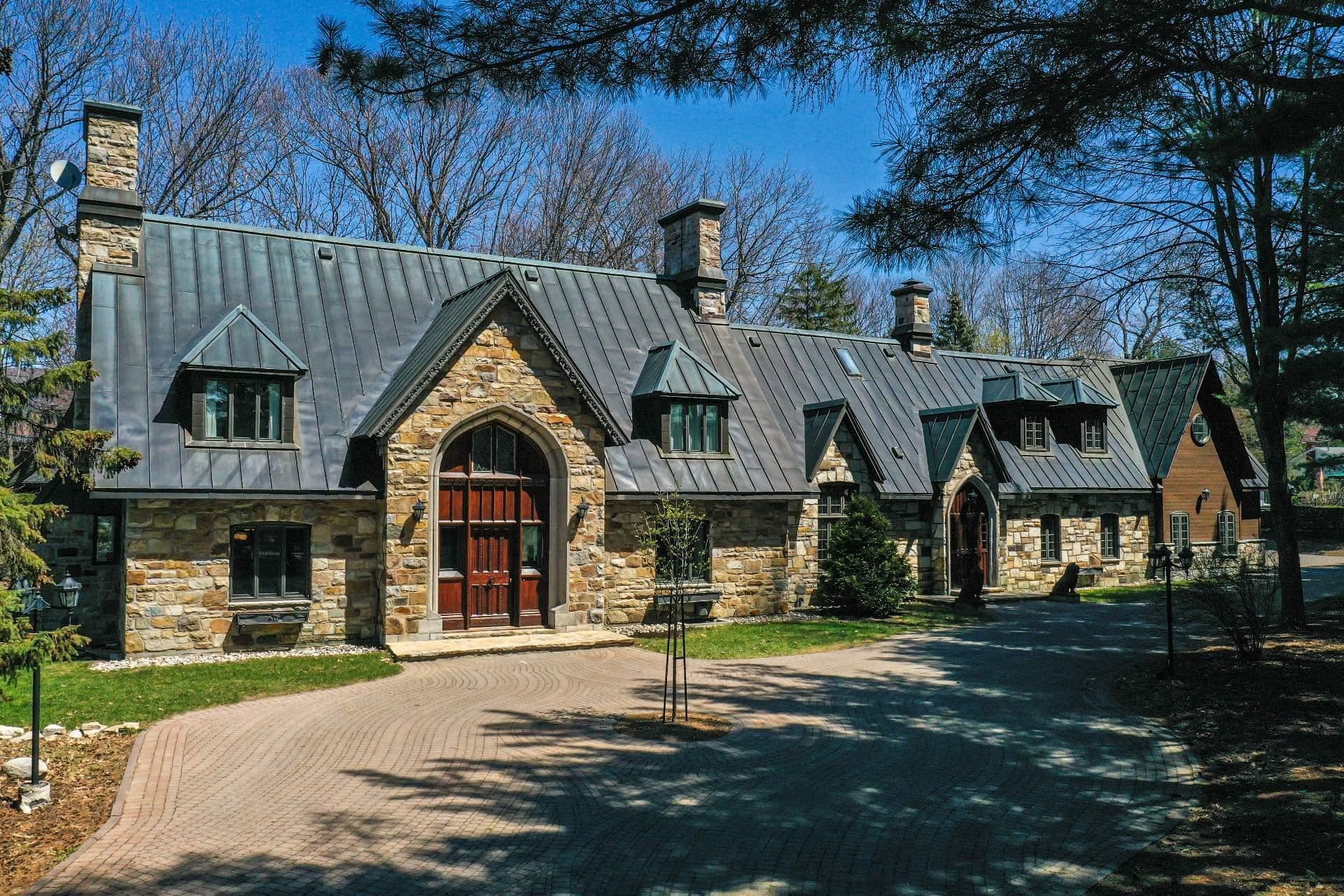 Un véritable château moderne à vendre pour 2.6M