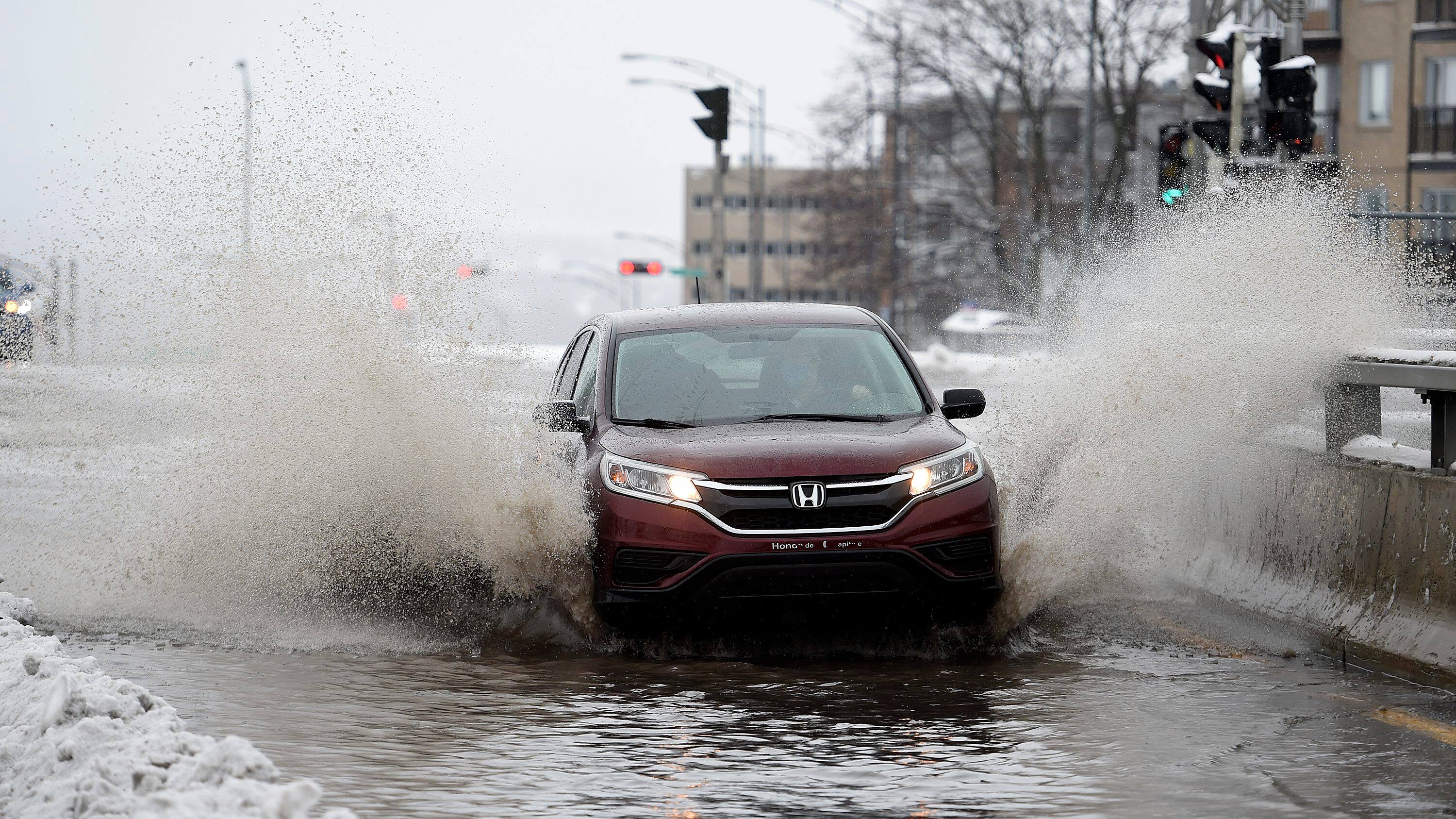 Verglas, 40 mm de pluie, refroidissement et vents forts: voici ce que la m&eacute;t&eacute;o nous r&eacute;serve demain et jeudi