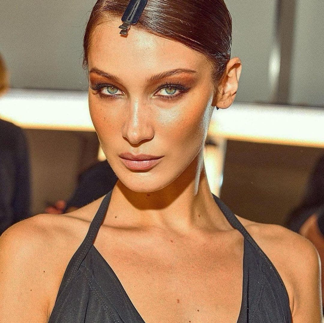 Bella Hadid dévoile son produit pour sourcil préf