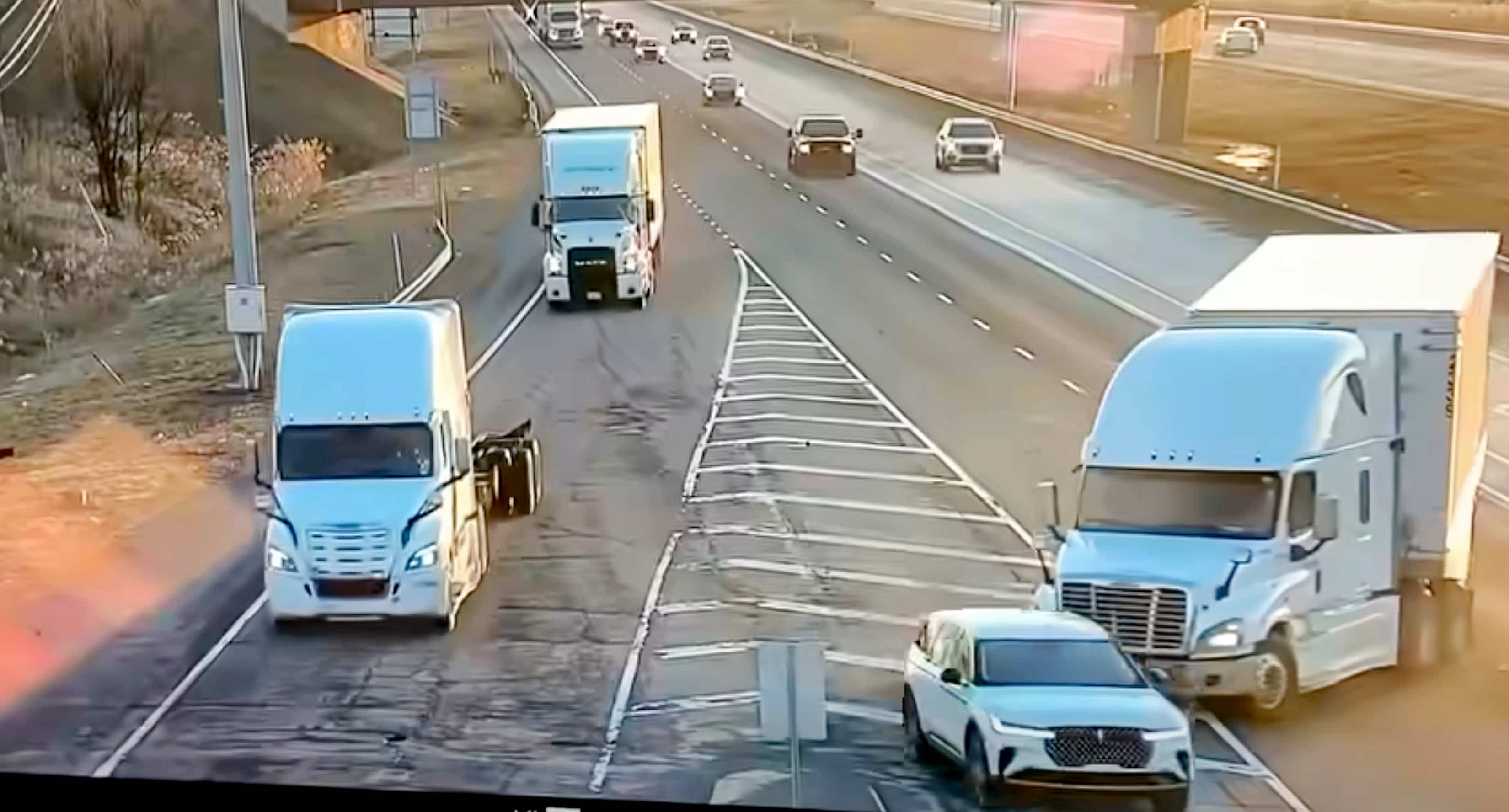 [EN IMAGES] Camions surchargés, chauffeurs épuisés, manœuvres dangereuses: de vraies bombes roulantes sur nos routes