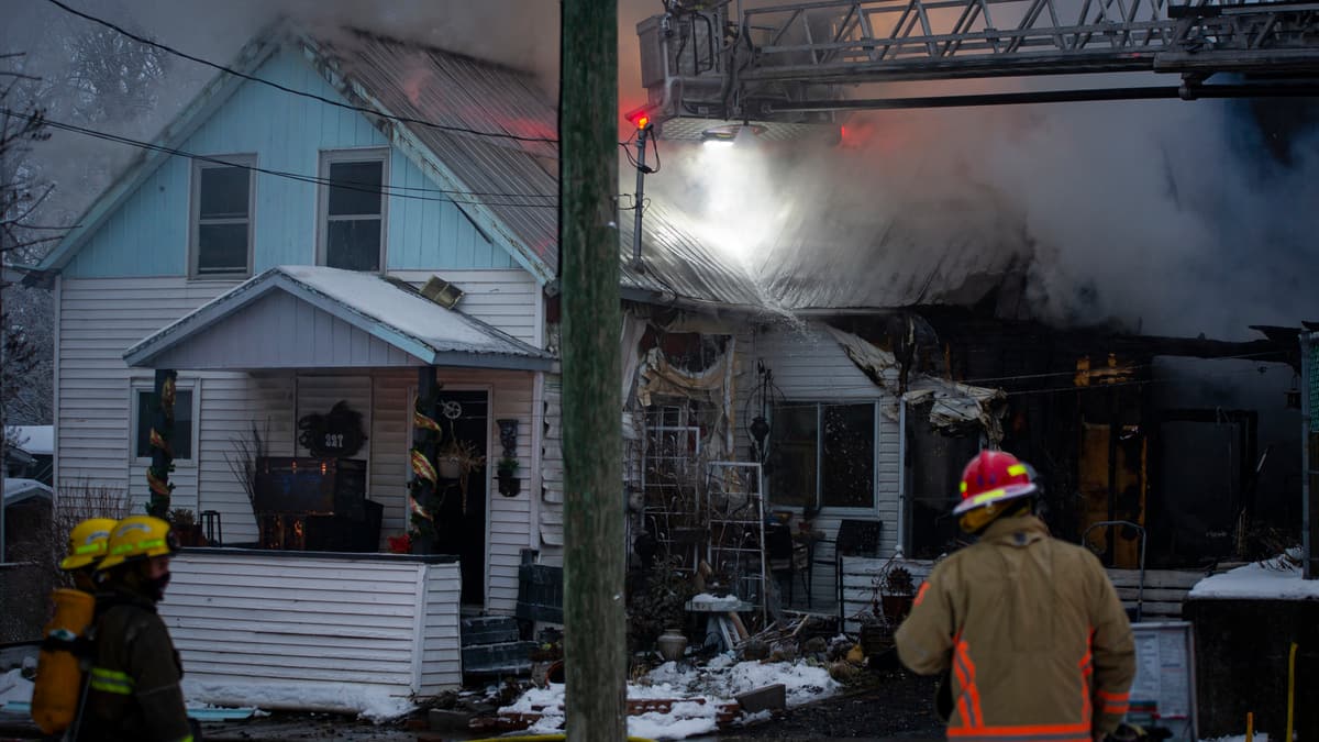 PHOTOS | Une dizaine de personnes à la rue à Farnham après un incendie