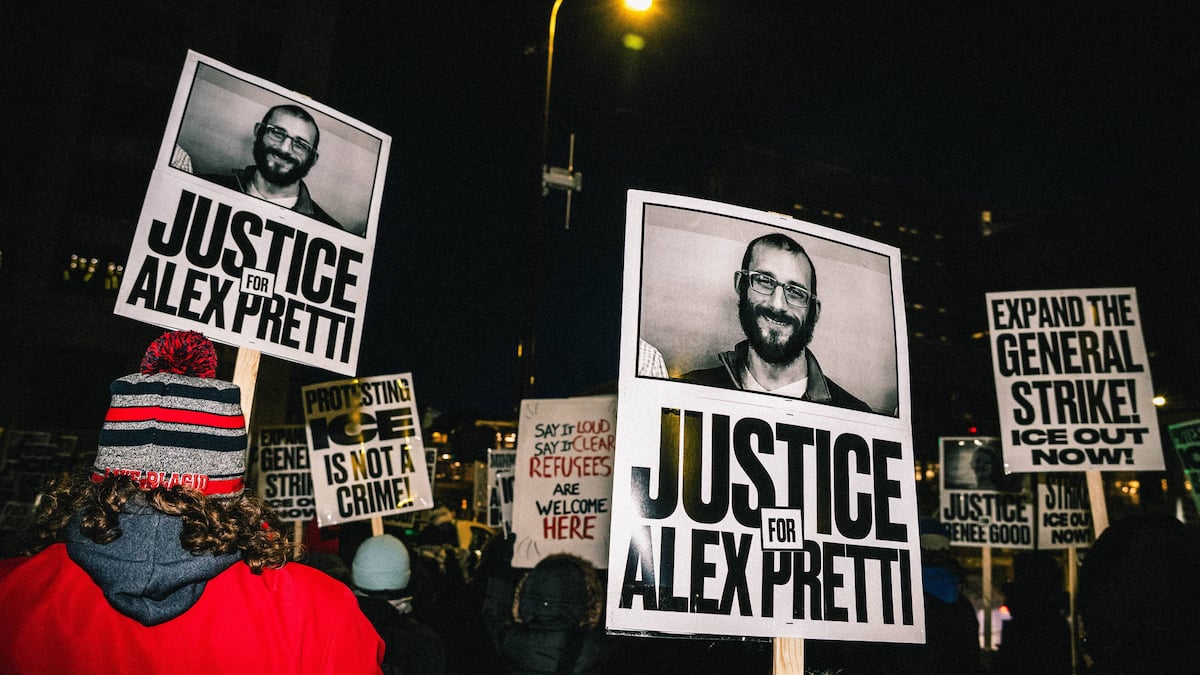 Mort d'Alex Pretti: les agents impliqués dans son décès ont été suspendus