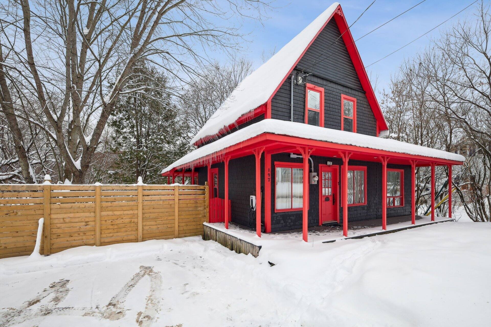 Un chalet au bord de l’eau à vendre pour 475 000$