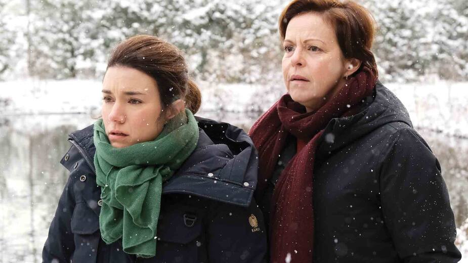 Julie et Marie-Luce (Marie-Ève Milot et Maude Guérin) ont une mauvaise surprise lorsqu’elles arrivent à la roulotte.