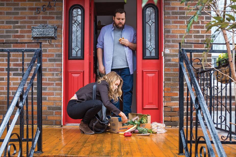 Patrick (Antoine Bertrand) a retrouvé l’envie de cuisiner, et Karine (Catherine-Anne Toupin) est prête à tout pour l’aider.