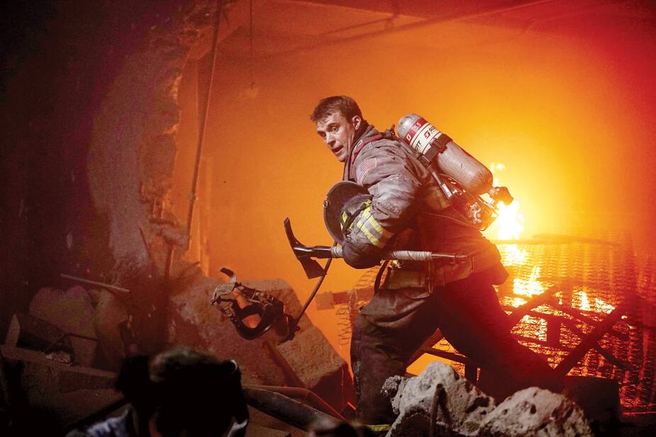 Matthew (Jesse Spencer) ne se doute pas encore qu’il sera accusé de négligence à la suite de cette intervention dramatique.