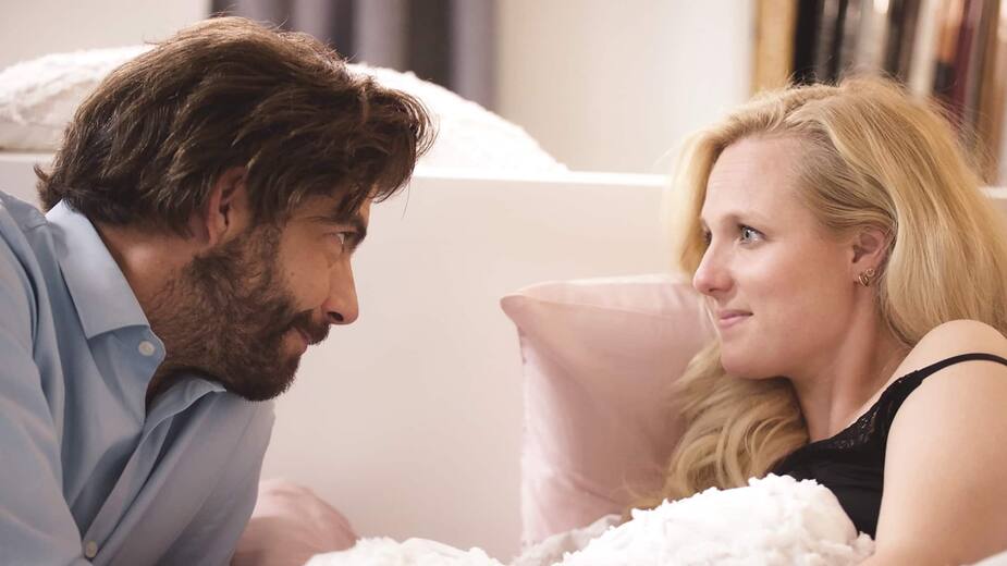 Christine (Marie Soleil Dion) est sur le point de découvrir que l’amour et les affaires ne font pas toujours bon ménage.