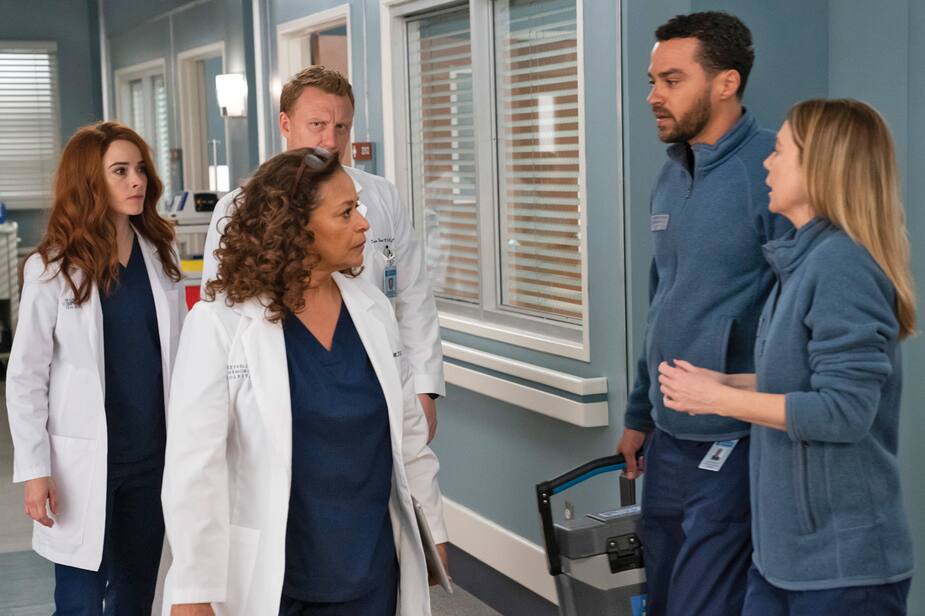 Jackson et Meredith (Jesse Williams et Ellen Pompeo) offrent à Catherine (Debbie Allen) une occasion en or.