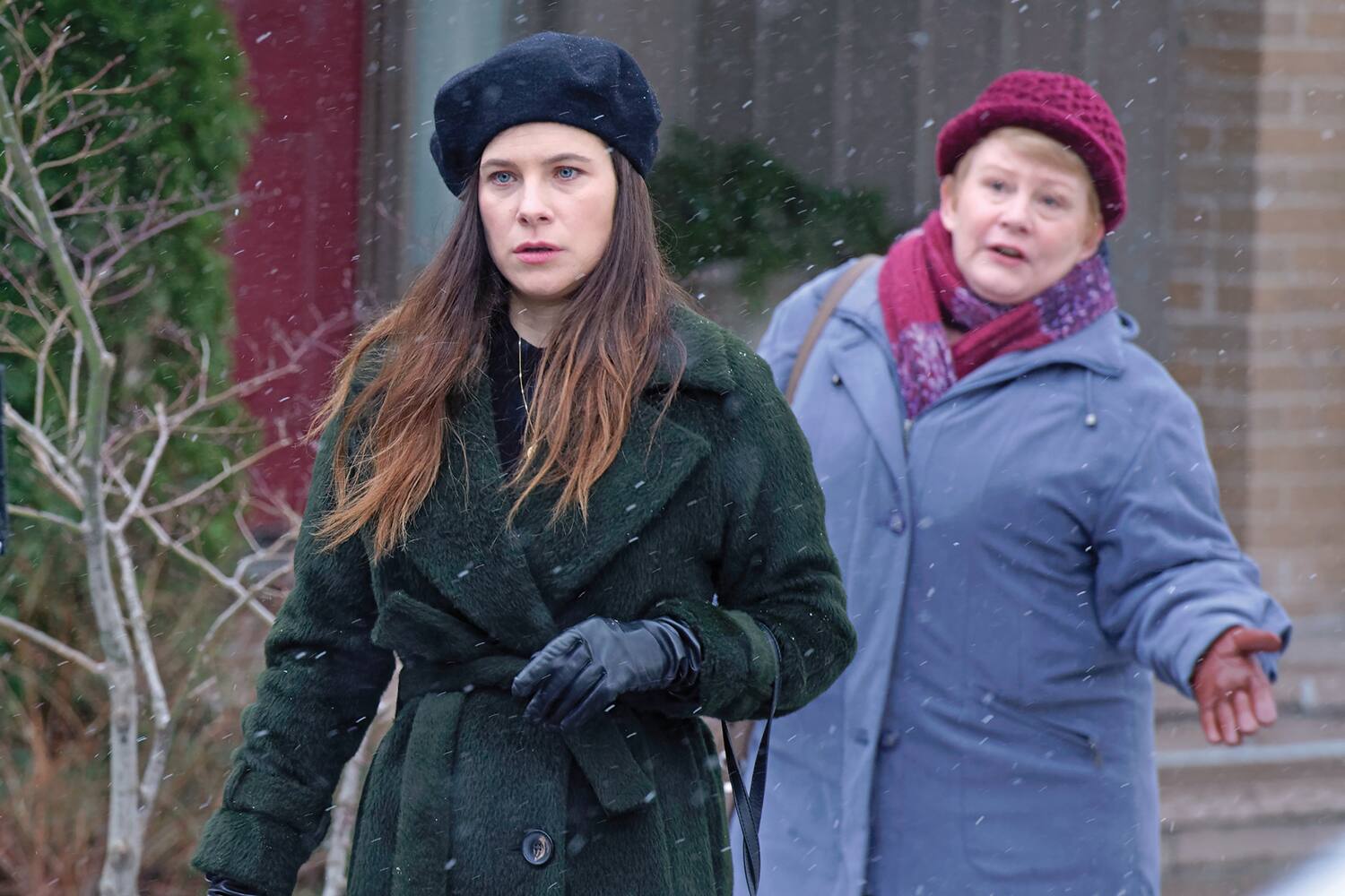Une dénommée Frances Thorp (Elizabeth Saunders) pourrait causer de graves ennuis à Mary (Caroline Dhavernas).