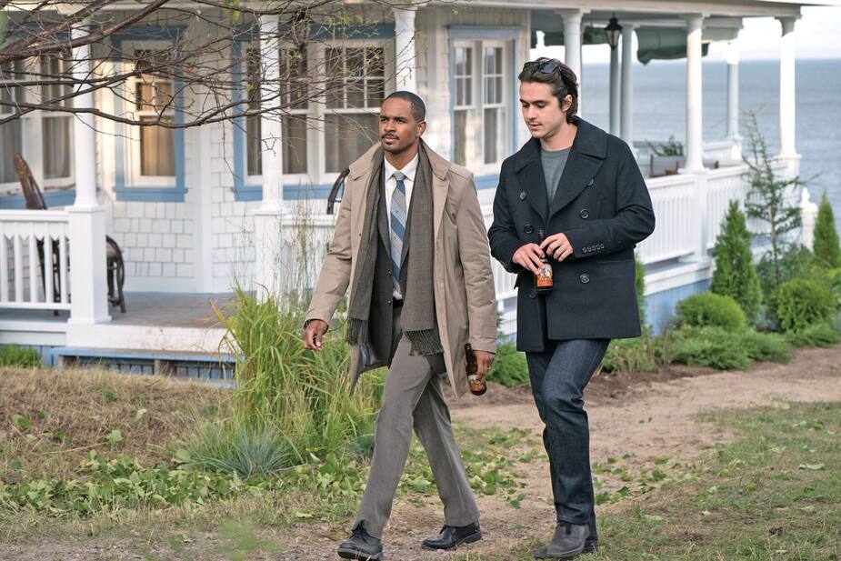 Marcus et Gahalowood (Ben Schnetzer et Damon Wayans Jr.) sont sur le point de faire une découverte cruciale.