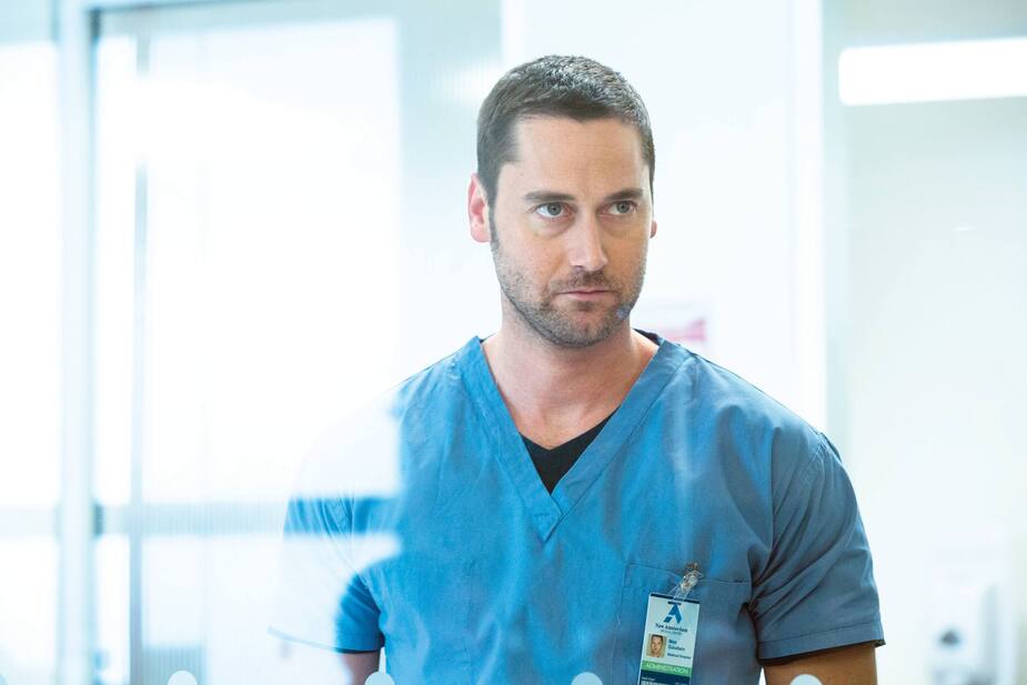 Max Goodwin (Ryan Eggold) recourt à des mesures radicales pour améliorer la situation dans l’établissement.