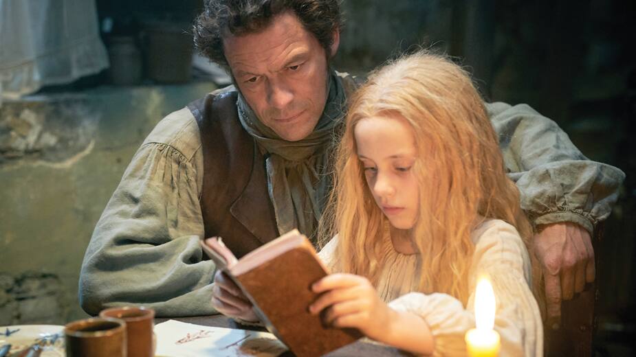 L’arrivée de Jean Valjean (Dominic West) permet à Cosette (Mailow Defoy) d’échapper enfin à son triste sort.