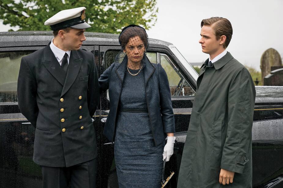 Alison (Ruth Wilson) tente de cacher à ses fils, Nigel et Gordon (Otto Farrant et Calam Lynch), la terrible vérité qu’elle vient d’apprendre.