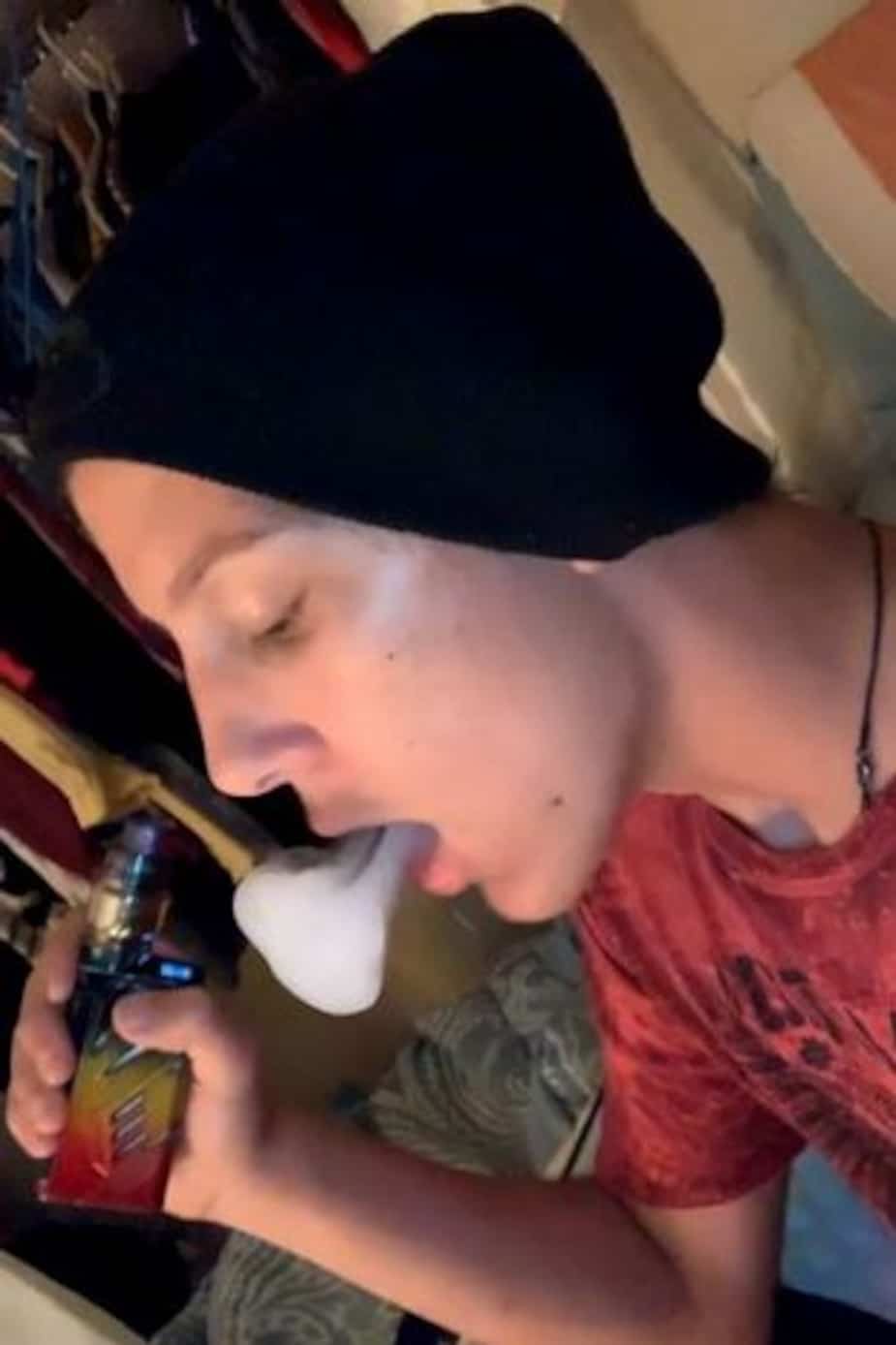 Accro la vapoteuse 19 ans, ses poumons l'ont lch 4 fois | 24 heures Accro la vapoteuse 19 ans, ses poumons l'ont lch 4 fois | 24 heures