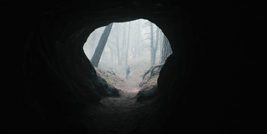 Une grotte mystérieuse est au cœur des événements de la série.