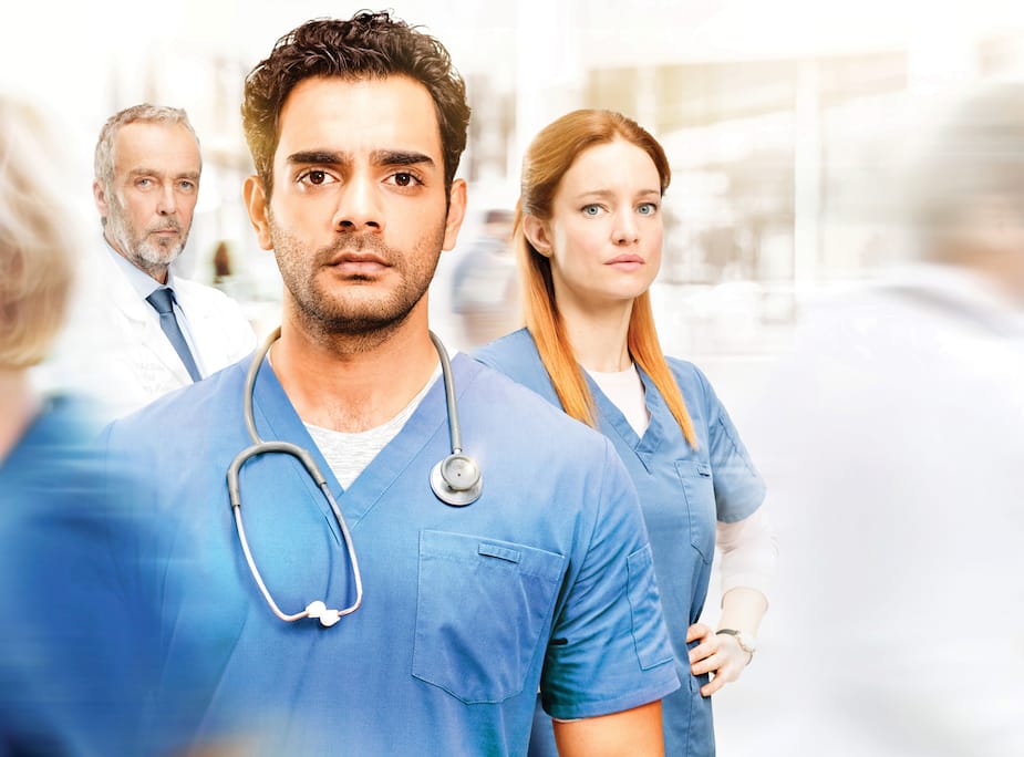 Le Dr Jed Bishop (John Hannah) donne la chance à Bashir (Hamza Haq), un jeune médecin d’origine syrienne, de travailler dans un grand hôpital de Toronto.