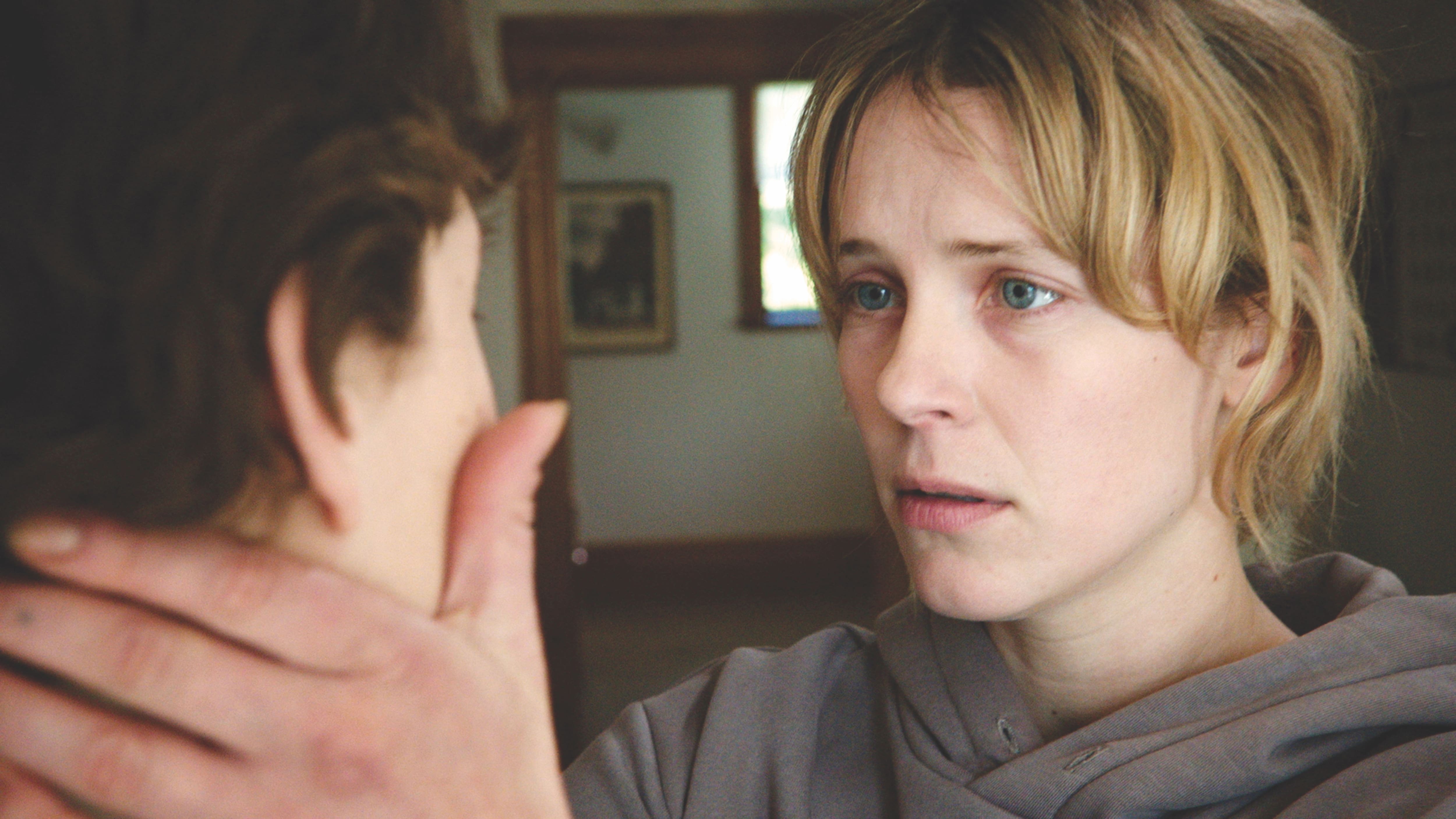 Jade a des informations à transmettre à Astrid