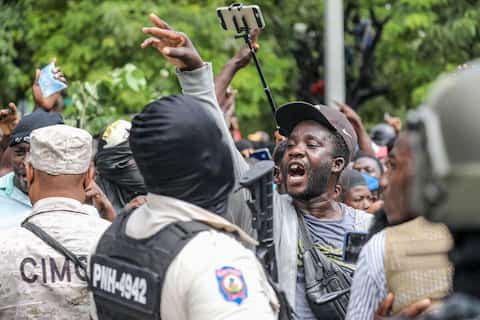 Haití persigue a los asesinos del presidente Moise y se sumerge en el caos