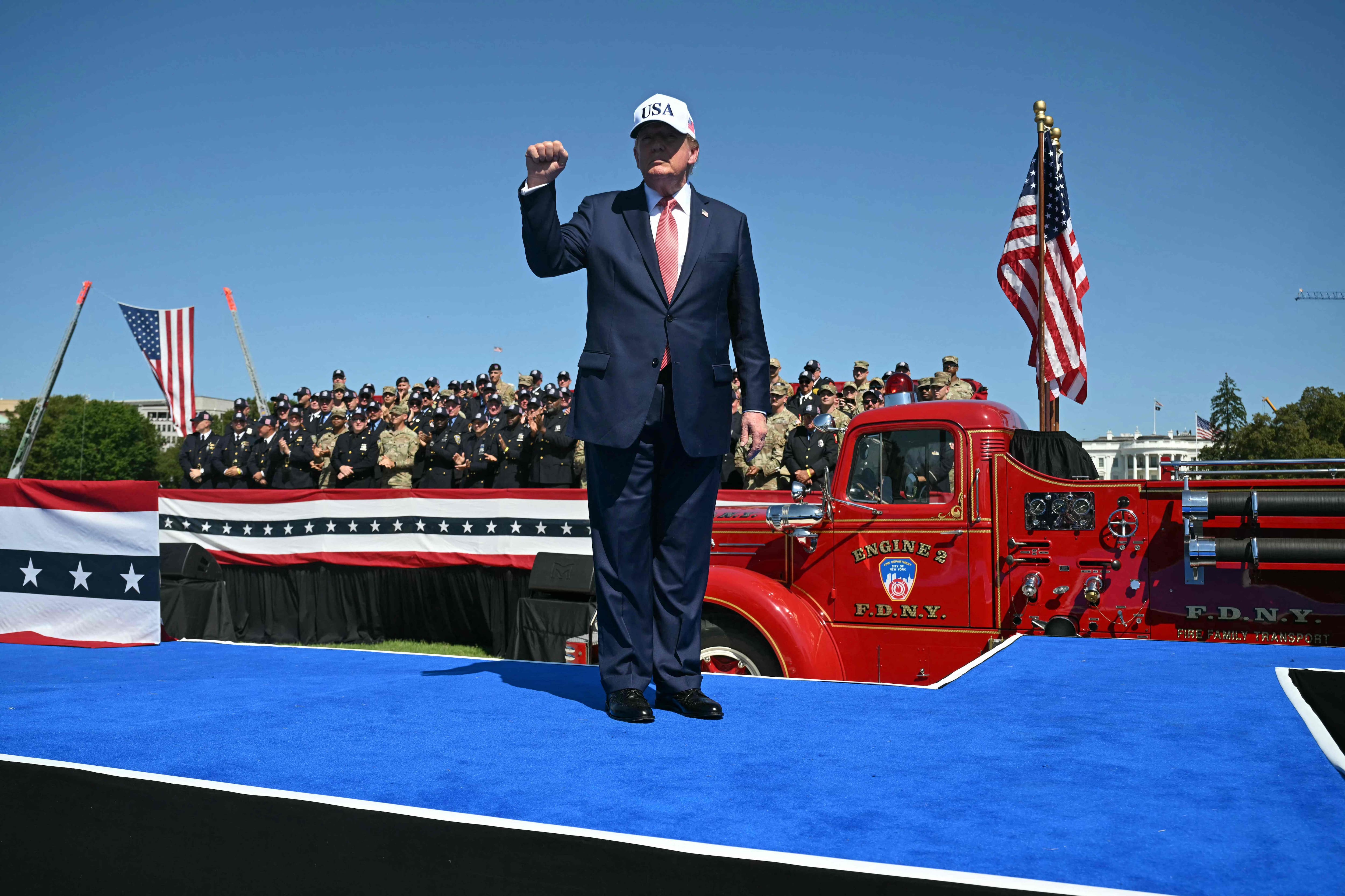 Donald Trump ne se contente plus de tarifs et compte carrément interdire certains produits canadiens
