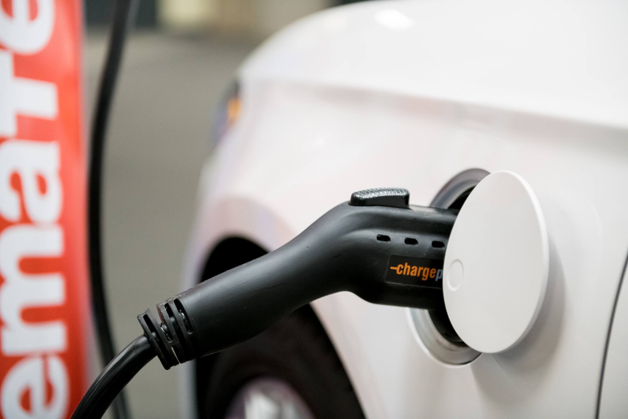 Fin des v&eacute;hicules &agrave; essence: une transition &laquo;utopique&raquo;?