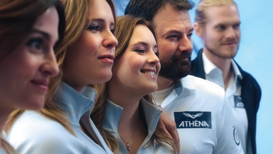 L’avenir semble sourire à Julia (Camille Felton), qui passe sa licence de pilote et vise les grandes ligues.