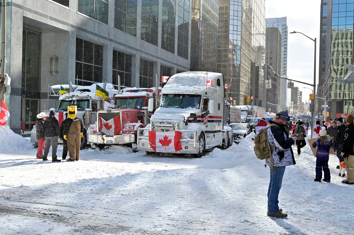 Des enqu&ecirc;tes sur des dons de policiers au &laquo;convoi de la libert&eacute;&raquo;