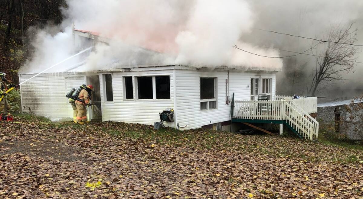Val-des-Monts: un incendie cause la perte totale d’une résidence