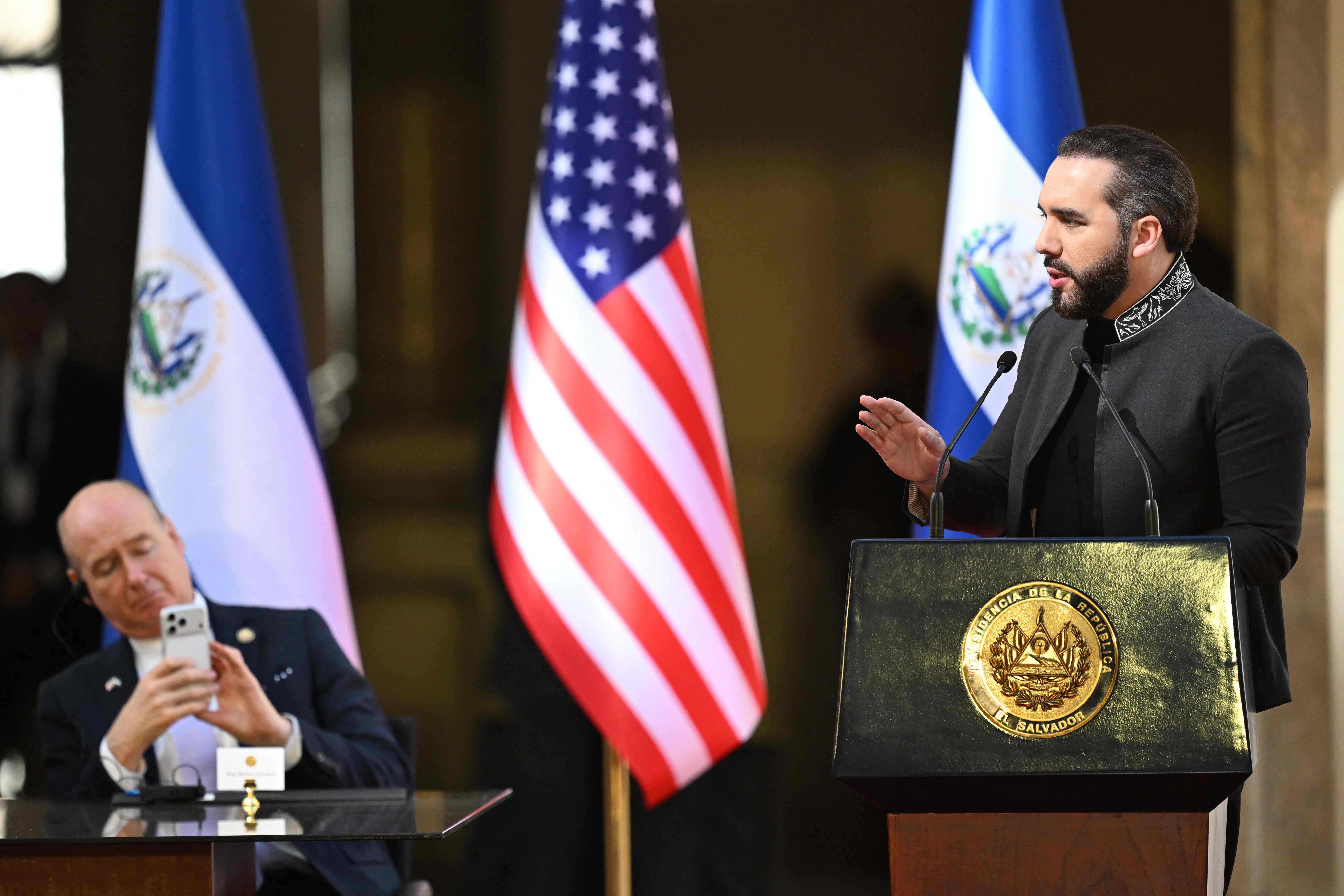 Salvador: les États-Unis expulsent un ex-candidat présidentiel condamné pour avoir soudoyé des gangs