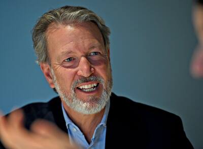 ラボスクールの共同設立者、ピエール・ラヴォイ、リカルド・ラリヴェ、ピエール・ティボーの共同設立者は、ケベックのエスパース400Eで過去8年間に行われた作品に捧げられた展示会の現場に出席します。