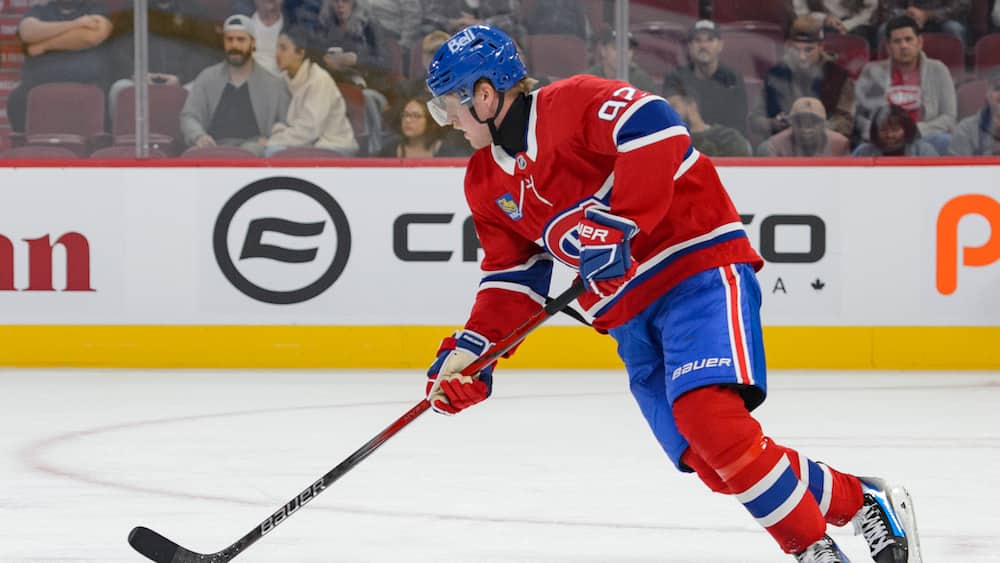 Laine patine avec ses coéquipiers