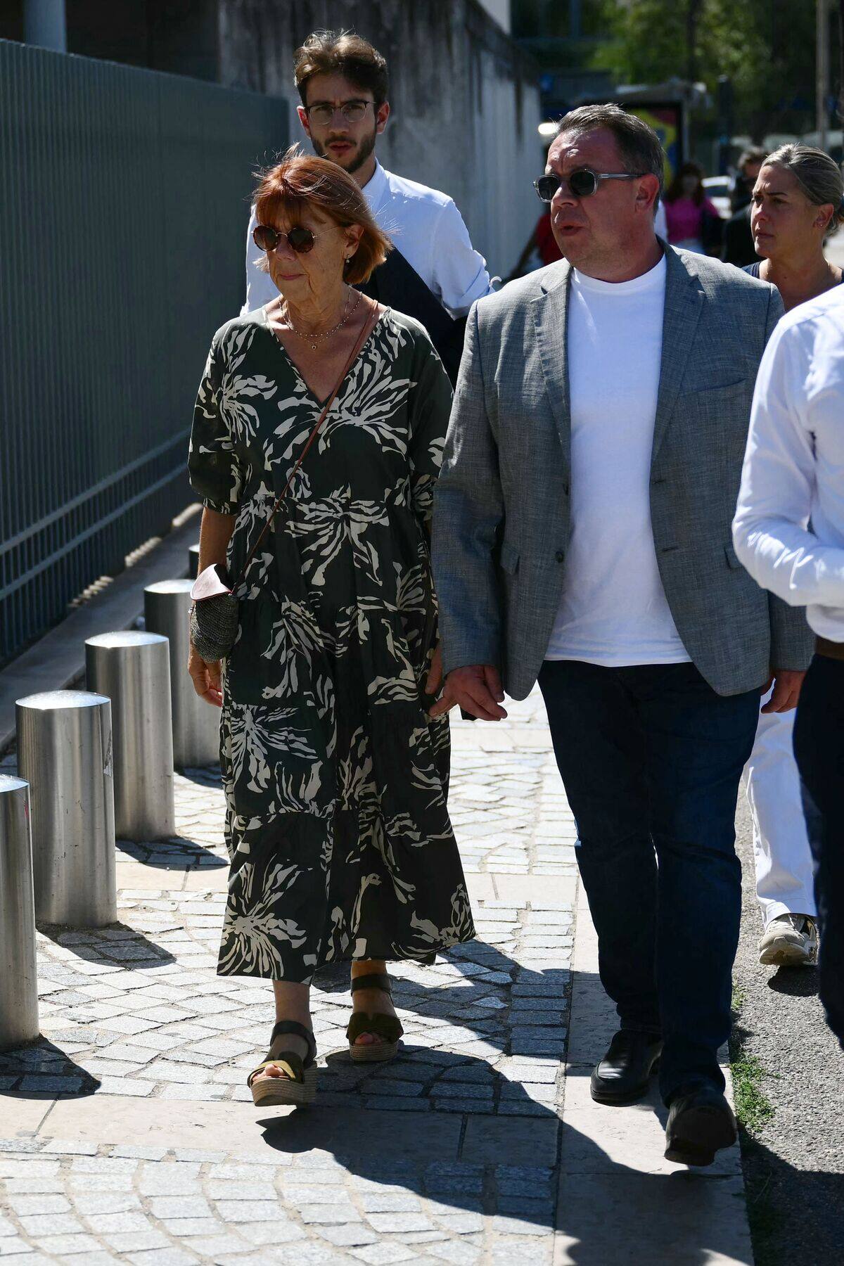 France: viol&eacute;e par des dizaines d'inconnus recrut&eacute;s par son mari, la victime prend la parole