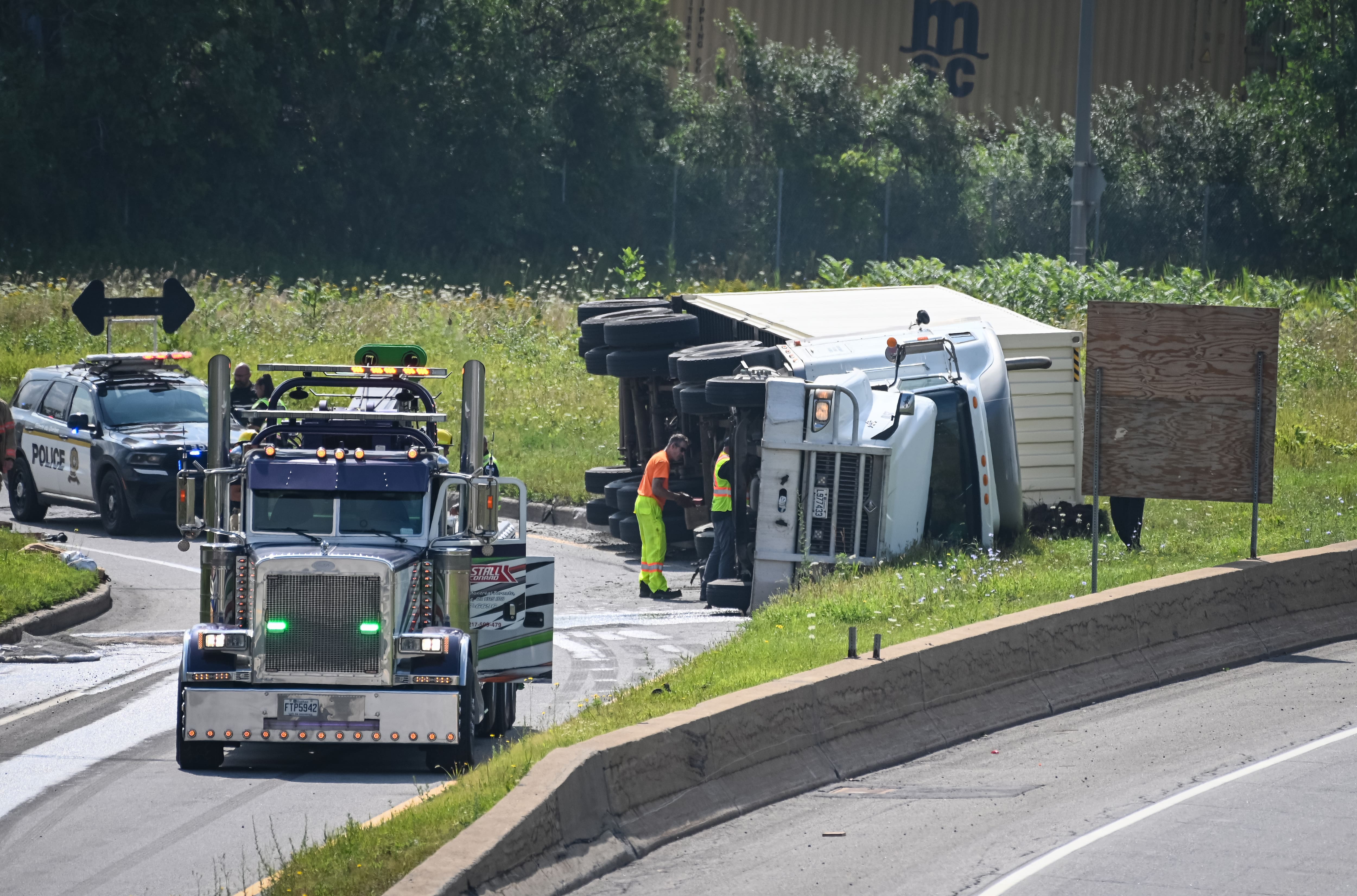 Un autre poids lourd renversé à Montréal, cette fois sur une bretelle de l'A-13
