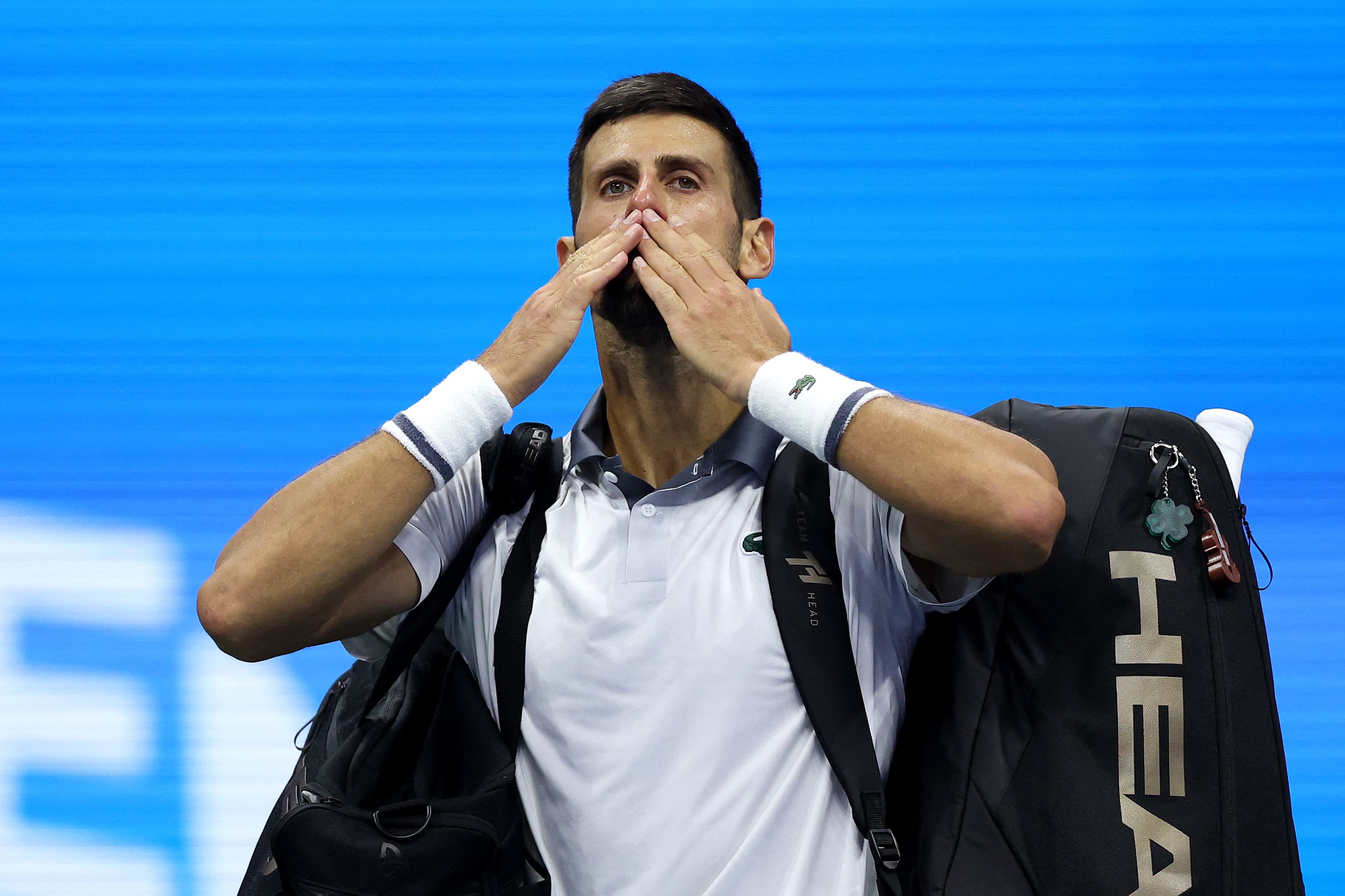Novak Djokovic a remercié les partisans en leur envoyant des baisers soufflés, après sa défaite au premier tour de l’US Open, dimanche.