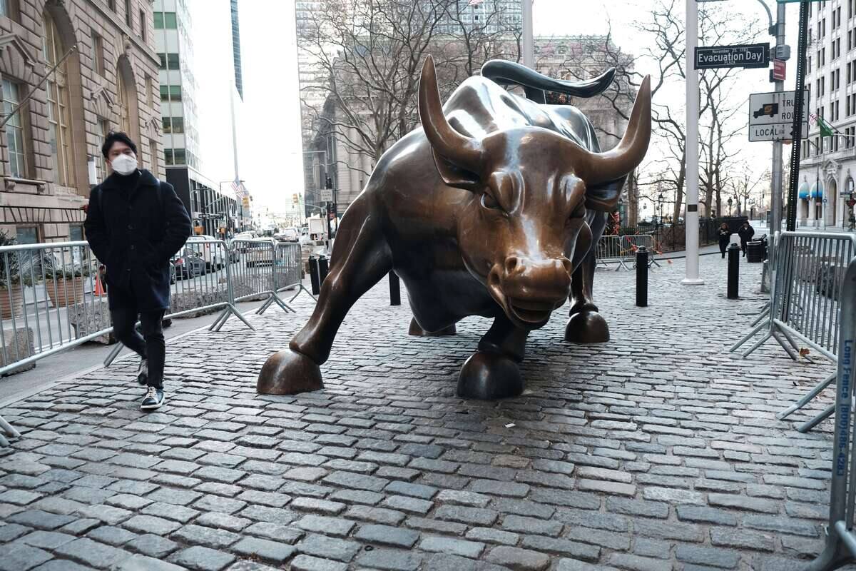 Wall Street termine en baisse, prisonni&egrave;re de l'incertitude