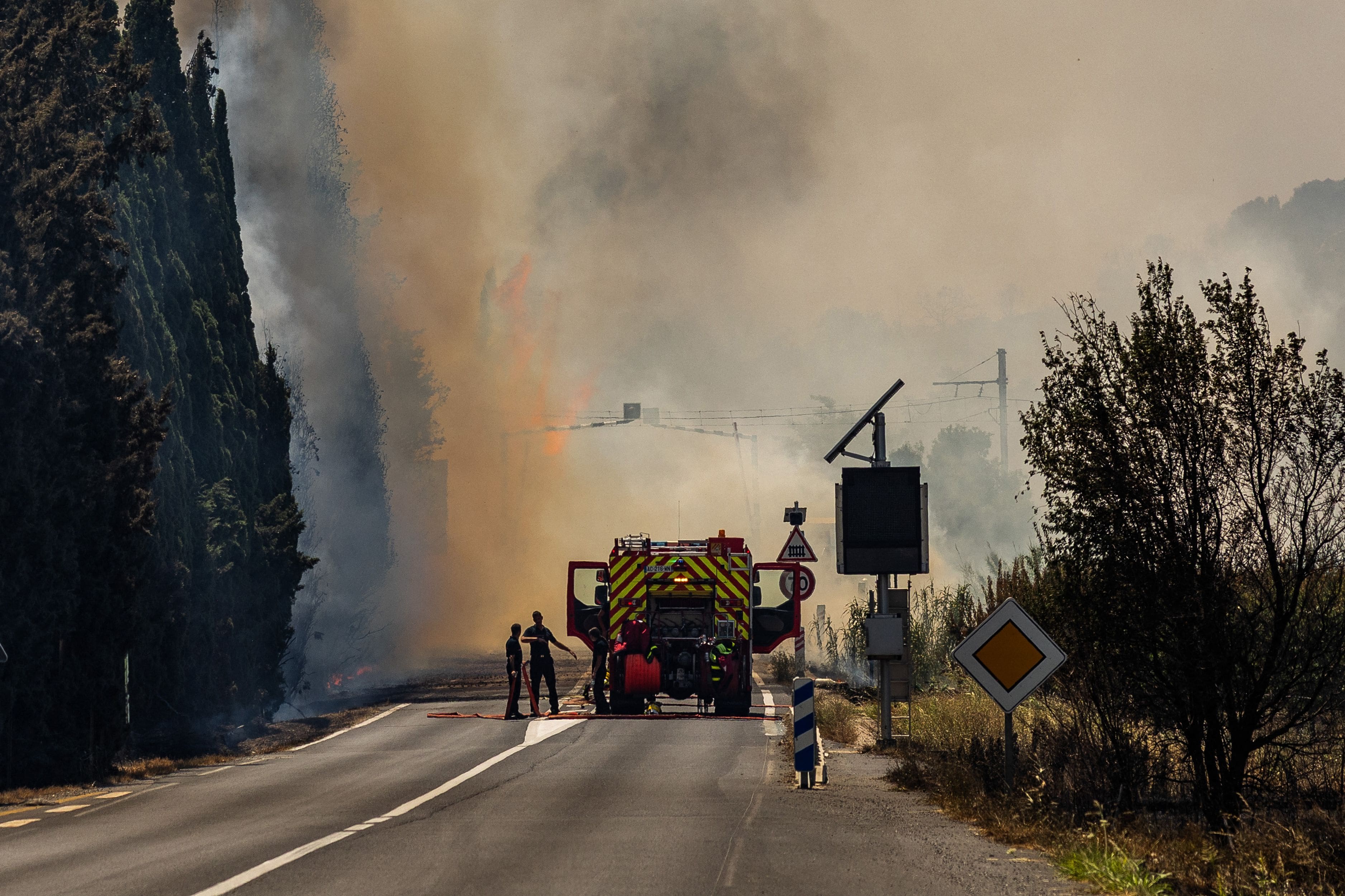 Forest fires in the south of France: citizens evacuated and the Tour de France disrupted