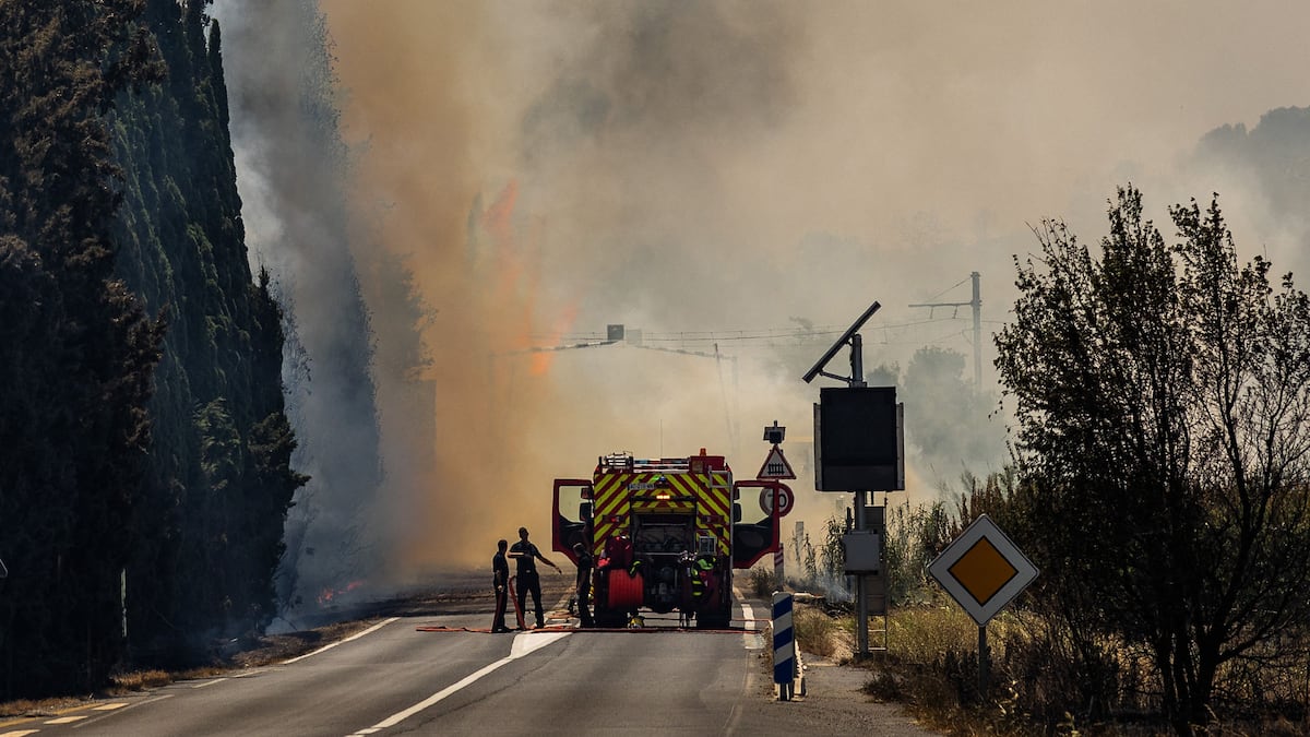 Forest fires in the south of France: citizens evacuated and the Tour de France disrupted Forest fires in the south of France: citizens evacuated and the Tour de France disrupted
