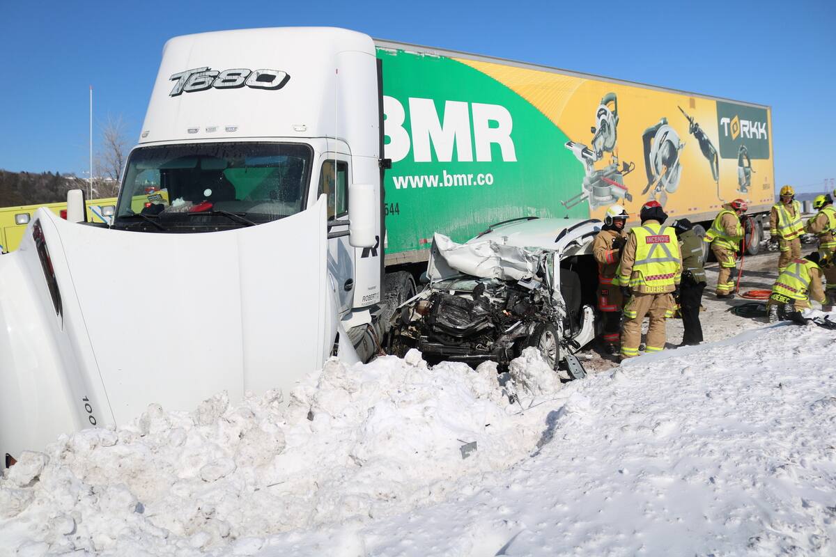 EN IMAGES | Le pont de l&rsquo;&Icirc;le d&rsquo;Orl&eacute;ans ferm&eacute; apr&egrave;s un grave accident