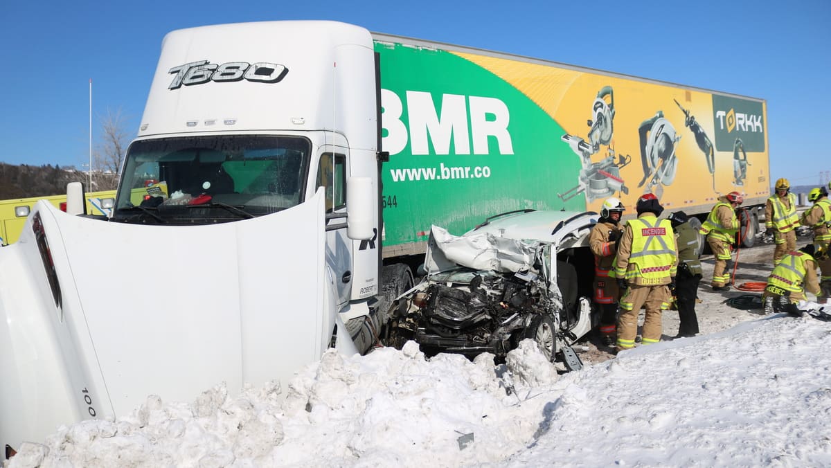 EN IMAGES | Le pont de l’Île d’Orléans fermé après un grave accident