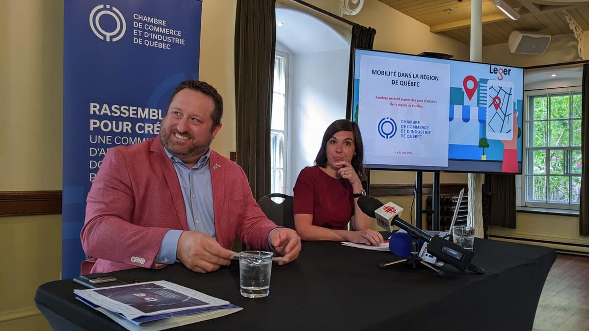 Délocalisation des emplois de fonctionnaires: des pertes de 527 M$ et 7000 emplois en moins pour Québec