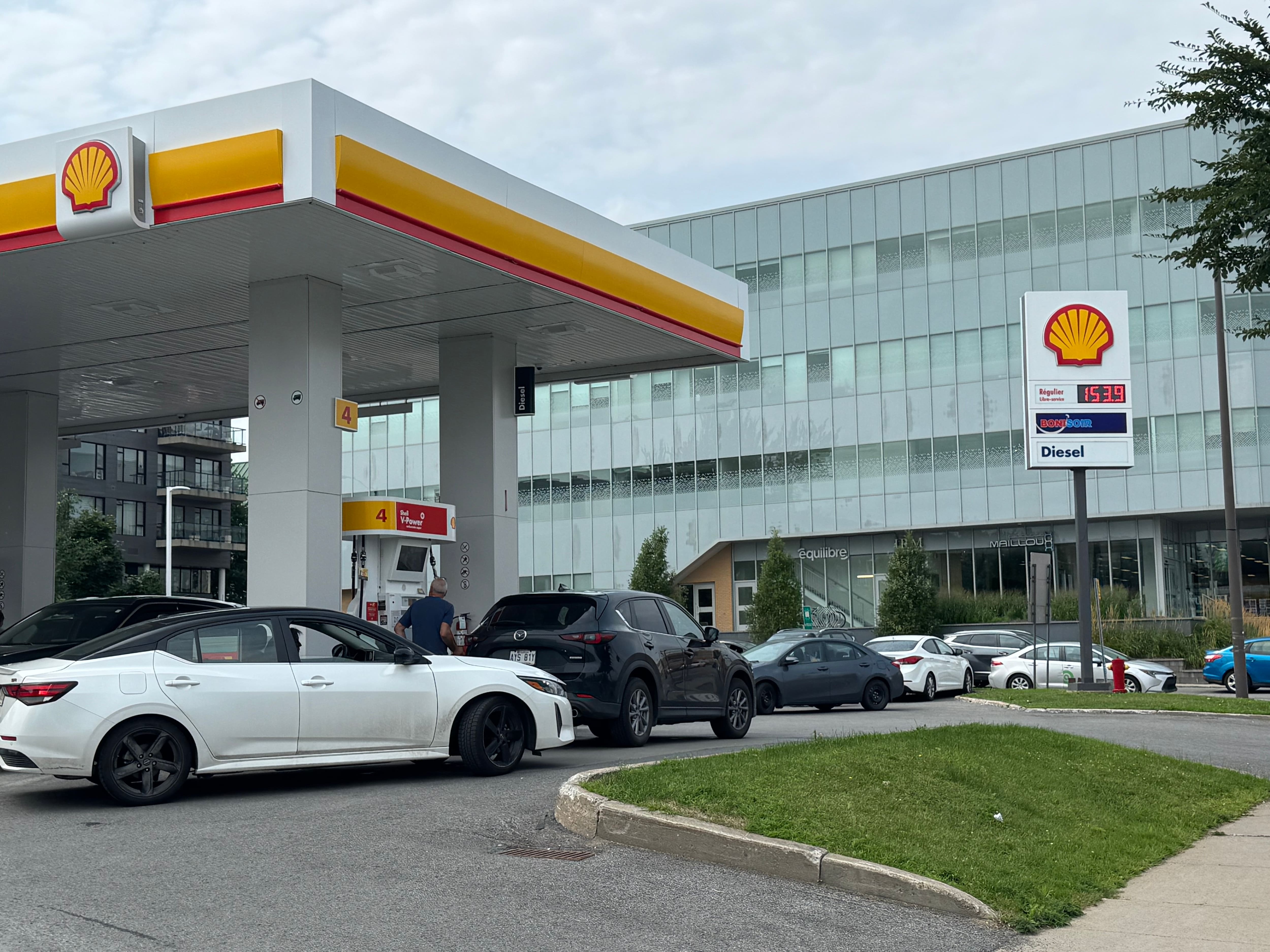 Montagnes russes de l’essence: les prix baissent drastiquement à Québec... et remontent tout de suite