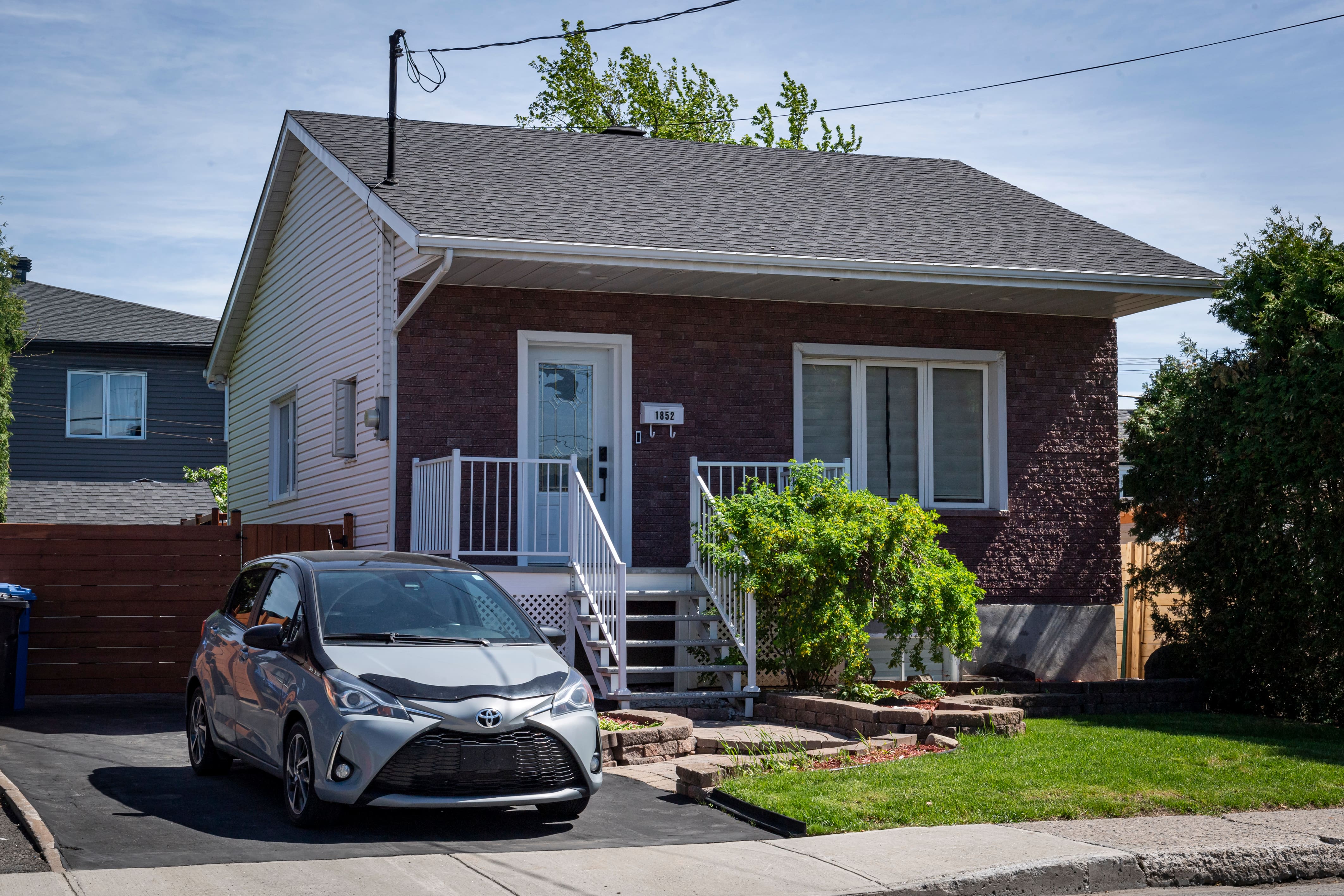 Un couple de Longueuil, chez qui on a retrouvé pour plus de 350 000$ de biens volés, ne pourra ni vendre ni hypothéquer sa maison.