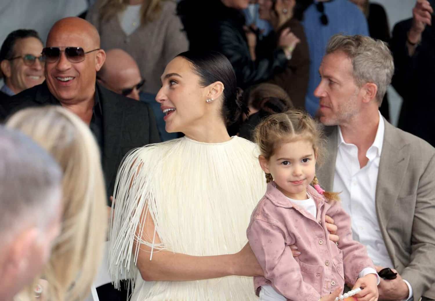 PHOTOS Gal Gadot En Famille Pour Inaugurer Son toile Sur Le Walk Of photos-gal-gadot-en-famille-pour-inaugurer-son-toile-sur-le-walk-of
