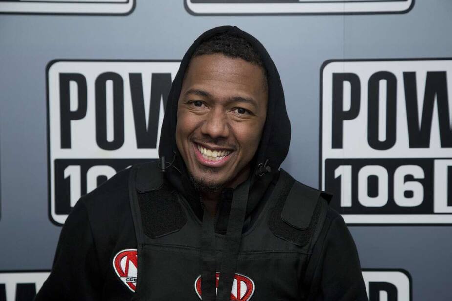 Image principale de l'article Nick Cannon reçoit un distributeur de condoms