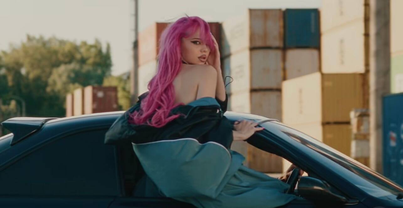 Ce réalisateur québécois est derrière le nouveau clip de la chanteuse internationale Adéla