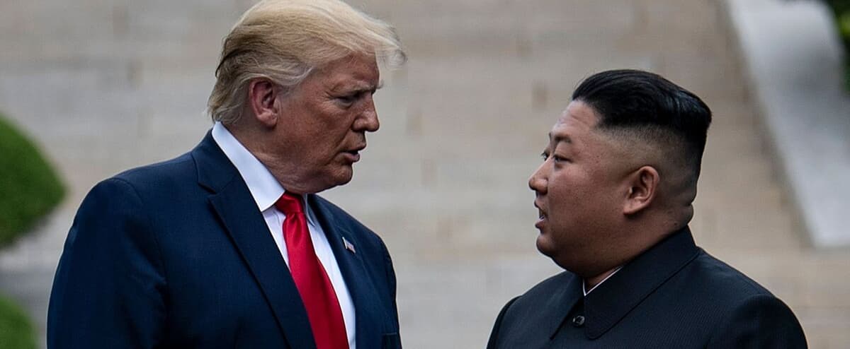 Trump ofereceu a Kim Jong Un um vôo de volta no Força Aérea Um. Trump ofereceu a Kim Jong Un um vôo de volta no Força Aérea Um.