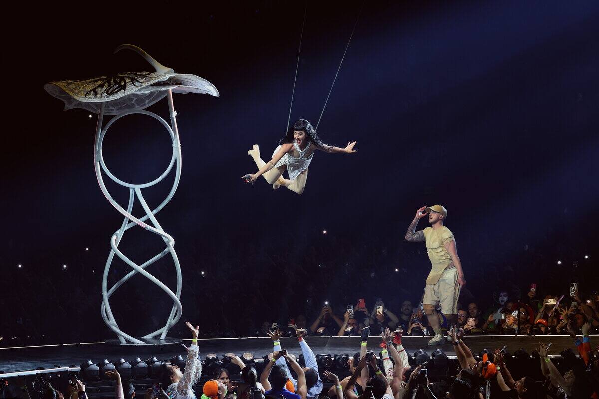 [EN IMAGES] Tourn&eacute;e &laquo;Lifetimes : 20 photos spectaculaires du nouveau spectacle de Katy Perry