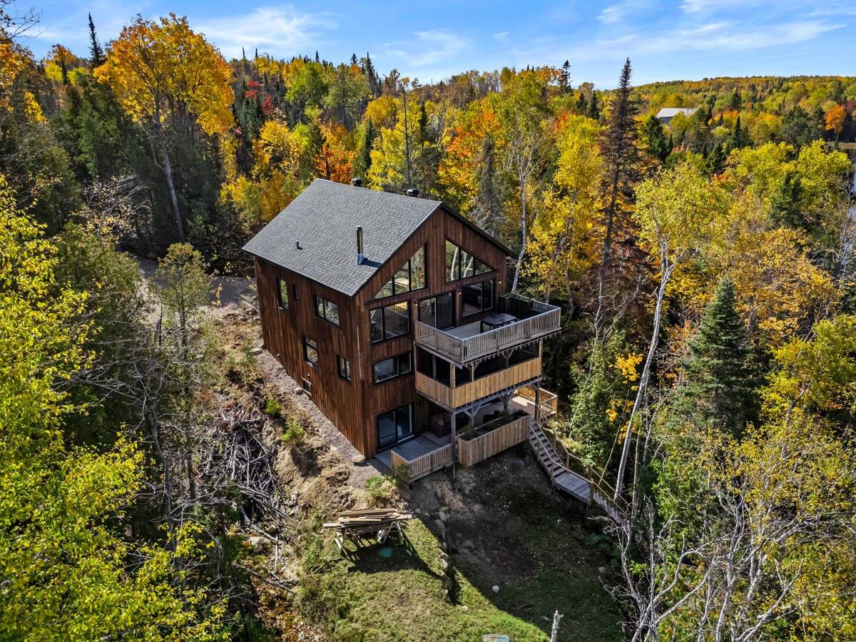 Image principale de l'article Ce chalet est à vendre et c’est un coup de cœur