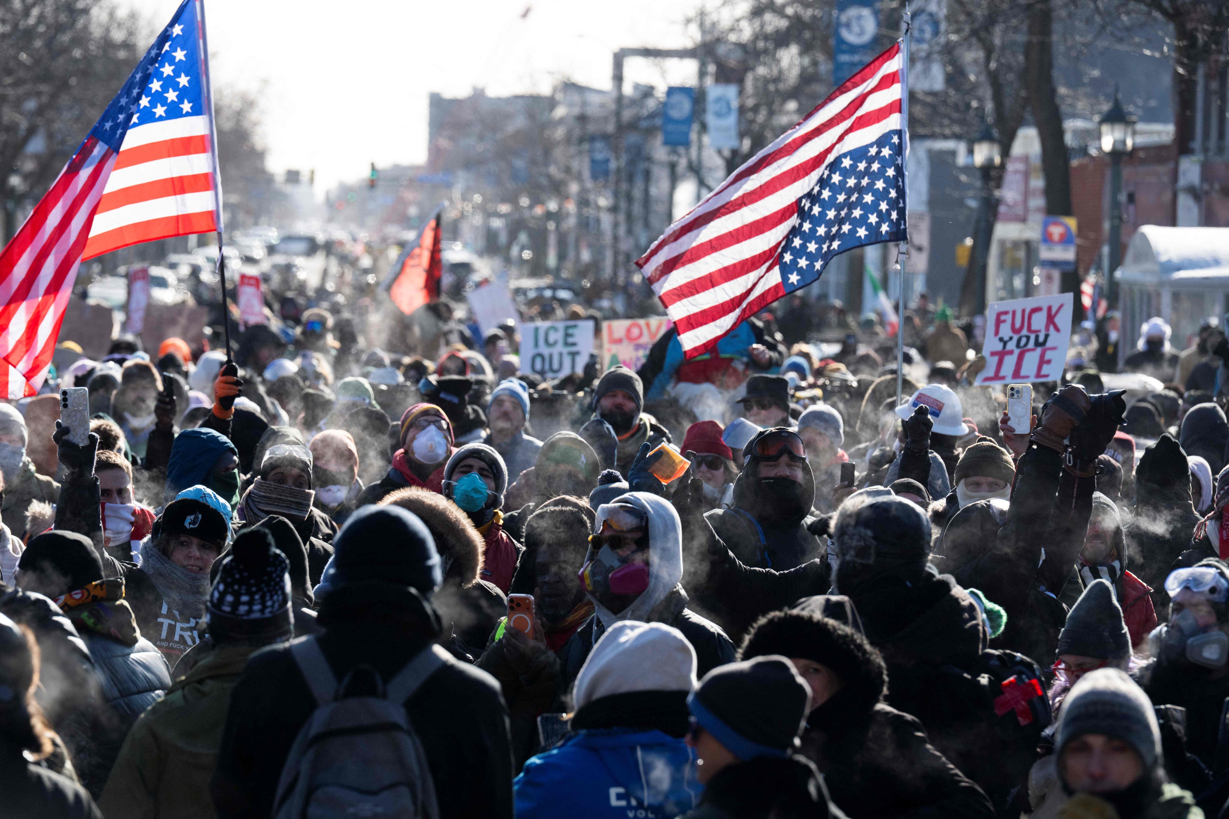Plusieurs sénateurs démocrates ont annoncé qu’ils voteraient contre un texte budgétaire après qu’un deuxième Américain eut été tué.