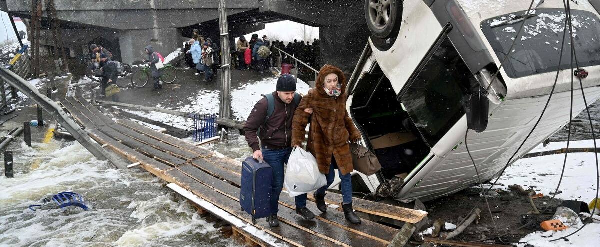 Des milliers d’Ukrainiens tentent de quitter les zones bombardées