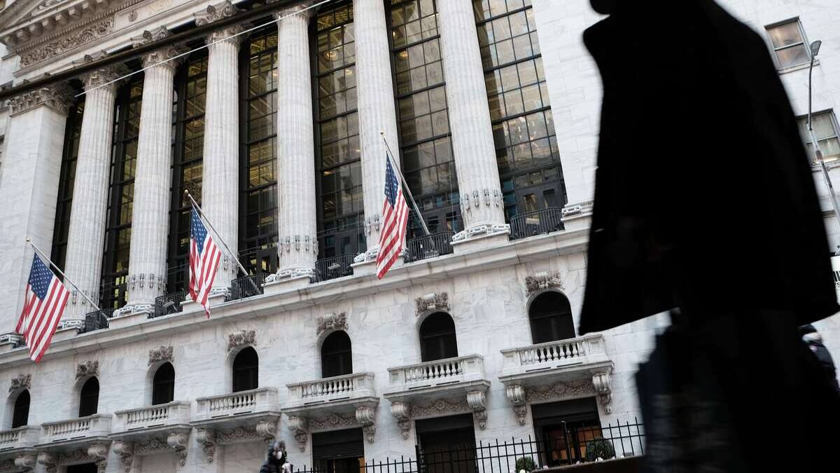 Wall Street finit en forte hausse, dopée par une chasse aux bonnes affaires